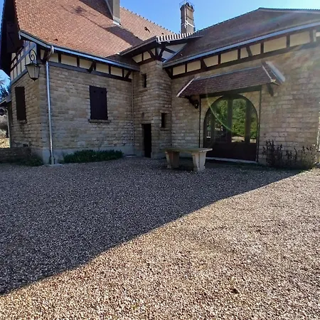 Manoir De La Graviere Bed and Breakfast *